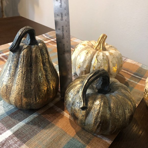 Pumpkins and Pillows, oh my! 🍁🍂 Fall decor - Picture 6 of 10